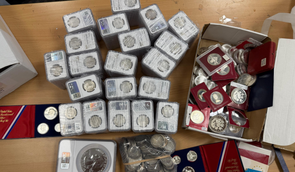 Customs seize 484 silver coins and one gold coin at Delhi airport