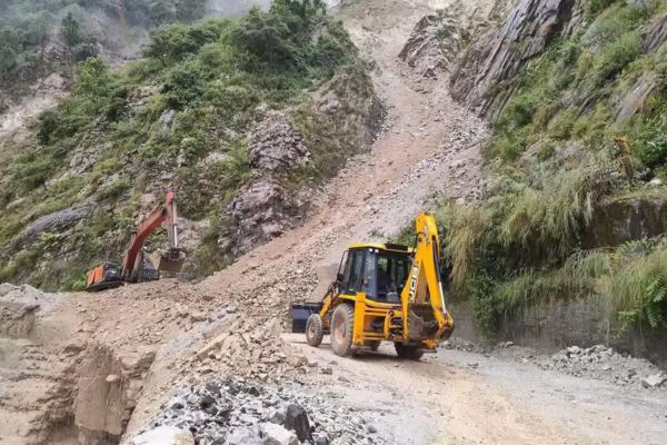 Rescue operation underway to evacuate 179 stranded trekkers in Uttarakhand