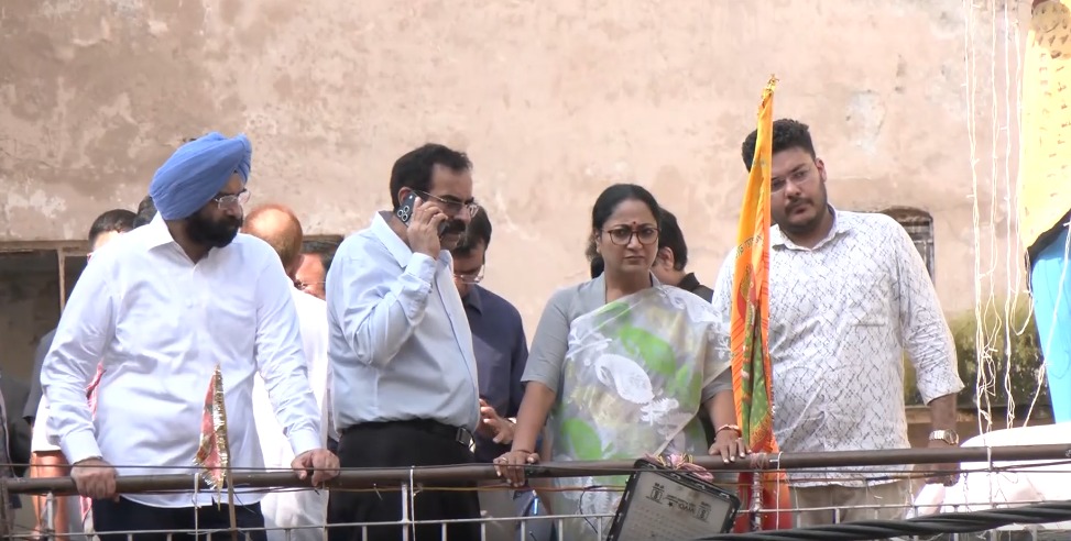 सत्य निकेतन हादसा: दिल्ली सीएम रेखा गुप्ता ने किया घटनास्थल का दौरा