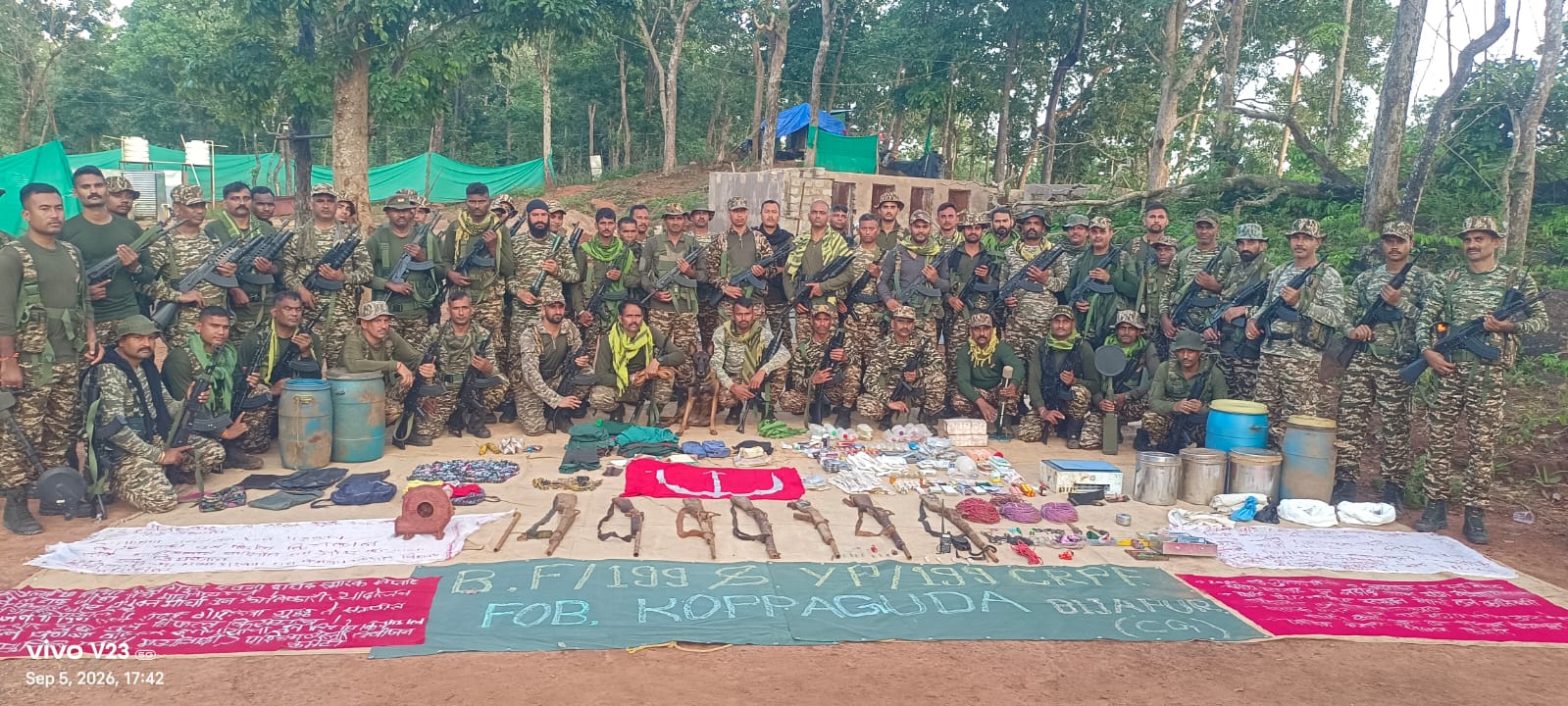बीजापुर में नक्सल विरोधी बड़ी कार्रवाई, सीआरपीएफ ने जंगलों में छिपाए गए हथियारों का भंडार बरामद किया