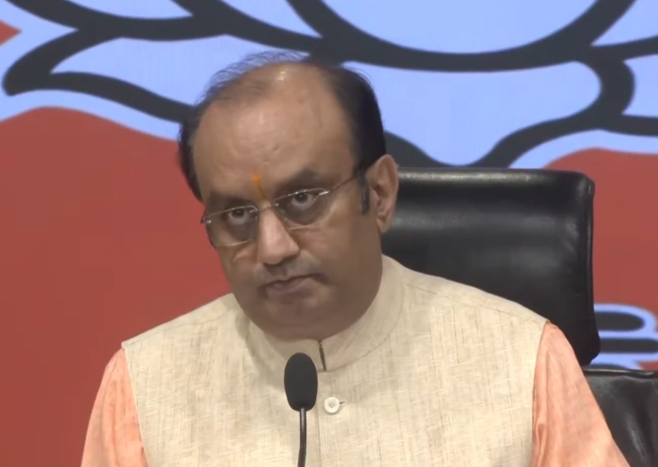 প্রাক্তন উপ-ৰাষ্ট্ৰপতি হামিদ আনচাৰীৰ এটা মন্তব্যক লৈ  কংগ্রেছক বিজেপিৰ তীব্র সমালোচনা