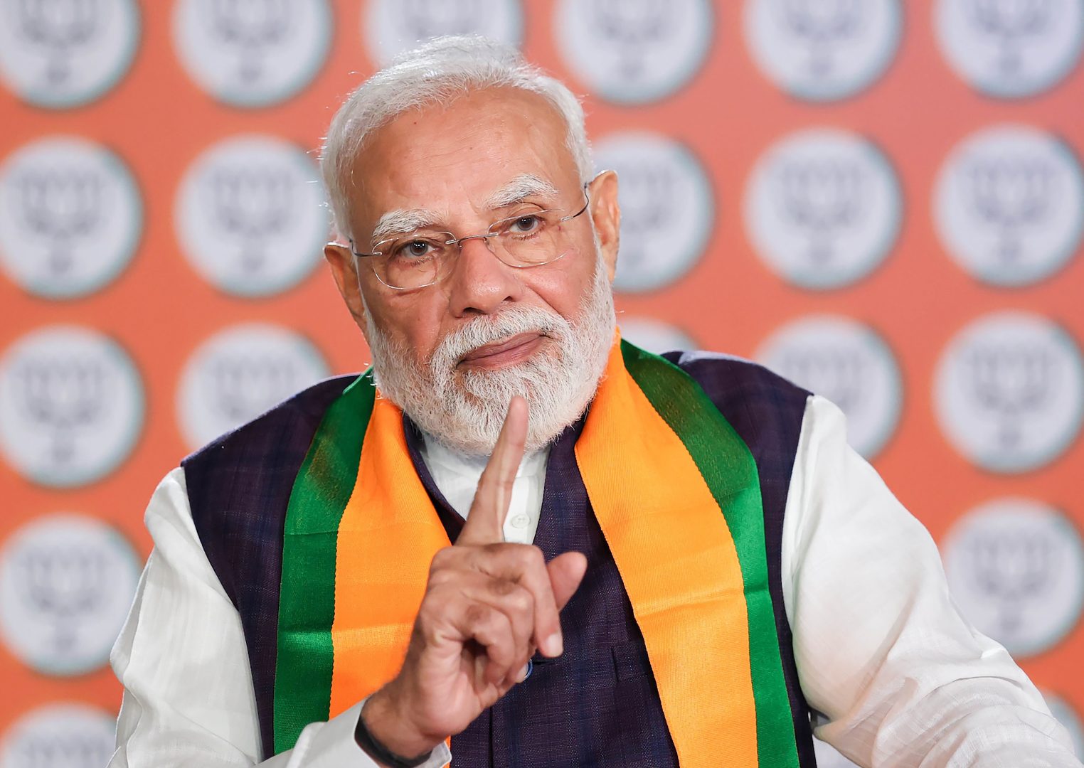 জনসেৱাৰ জৰিয়তে দেশ সেৱাৰ লক্ষ্যৰে ৰাজহুৱা সেৱাৰ ক্ষেত্ৰত প্রধানমন্ত্ৰী নৰেন্দ্ৰ মোদীৰ ২৫ বছৰ সম্পূৰ্ণ