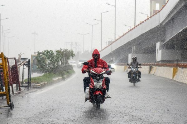 Heavy rain affects normal life across Bihar; IMD issues warning for several districts