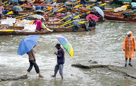 IMD issues red alert for very heavy rainfall in Uttarakhand; Char Dham Yatra suspended in view of adverse weather conditions