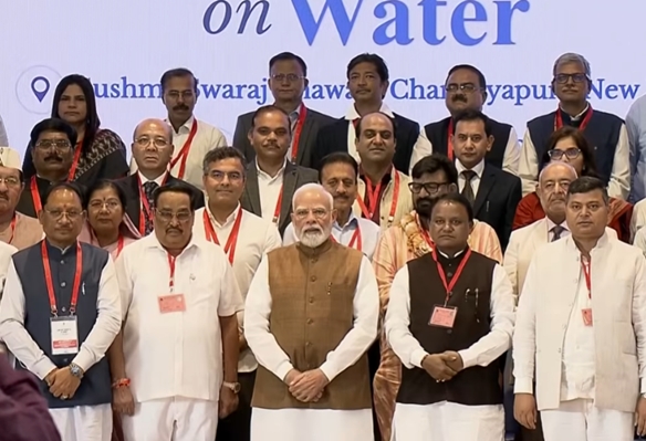 प्रधानमंत्री मोदी ने जल-संरक्षण से जुड़ी तकनीक अपनाने और सर्वोत्तम वैश्विक प्रथाओं से सीखने का आह्वान किया