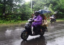 Heavy rain disrupts life in UP; schools up to Class 12 closed in several districts