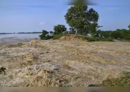 Flood situation remains grim in Bihar as major rivers in spate Flood situation remains grim in Bihar as major rivers in spate