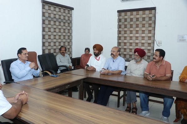DG Akashvani reviews border area transmissions in Punjab