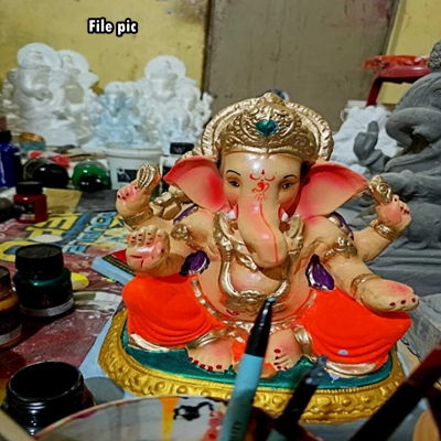 Maharashtra: Record number of people simultaneously create Ganesh Idol from Shadu clay