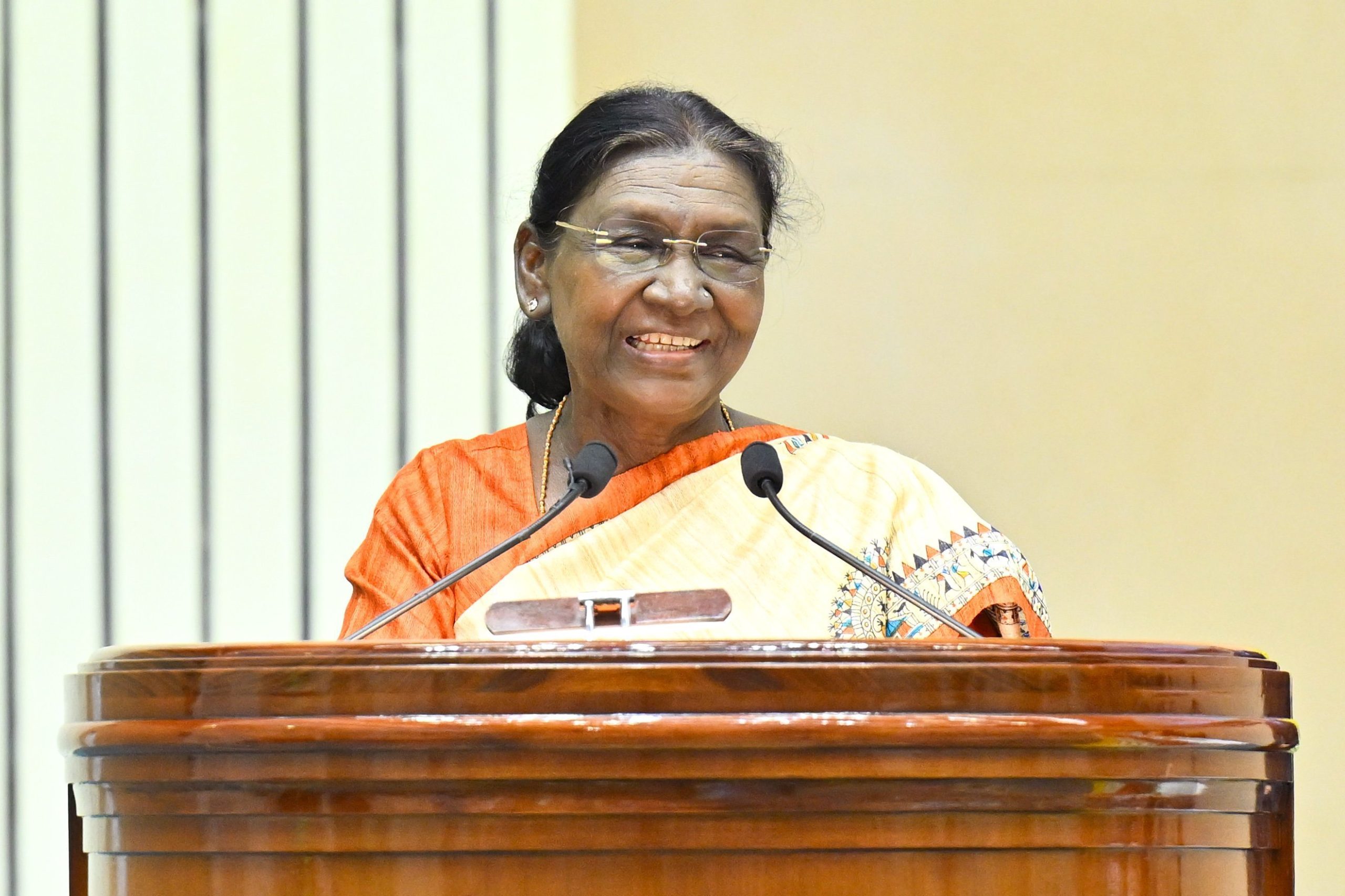 राष्ट्रपति द्रौपदी मुर्मु ने शिक्षक दिवस की पूर्व संध्या पर देशभर के शिक्षकों को शुभकामनाएं दी