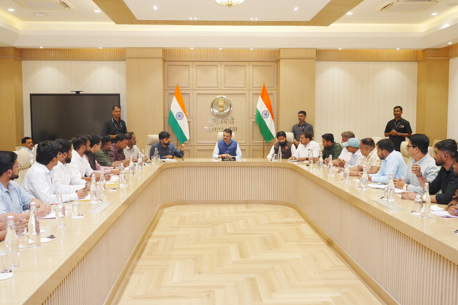 महाराष्ट्र के मुख्यमंत्री देवेंद्र फडणवीस ने एमपीएससी अभ्यर्थियों की मांगों पर चर्चा की