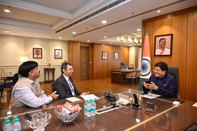 केंद्रीय मंत्री पीयूष गोयल ने माइक्रोसॉफ्ट इंडिया के अध्यक्ष पुनीत चंडोक से वार्ता की