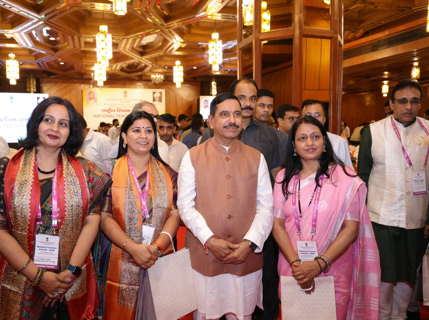 राष्ट्रीय शिक्षक पुरस्कार 2026 के विजेताओं से मिले शिक्षा मंत्री प्रल्हाद जोशी