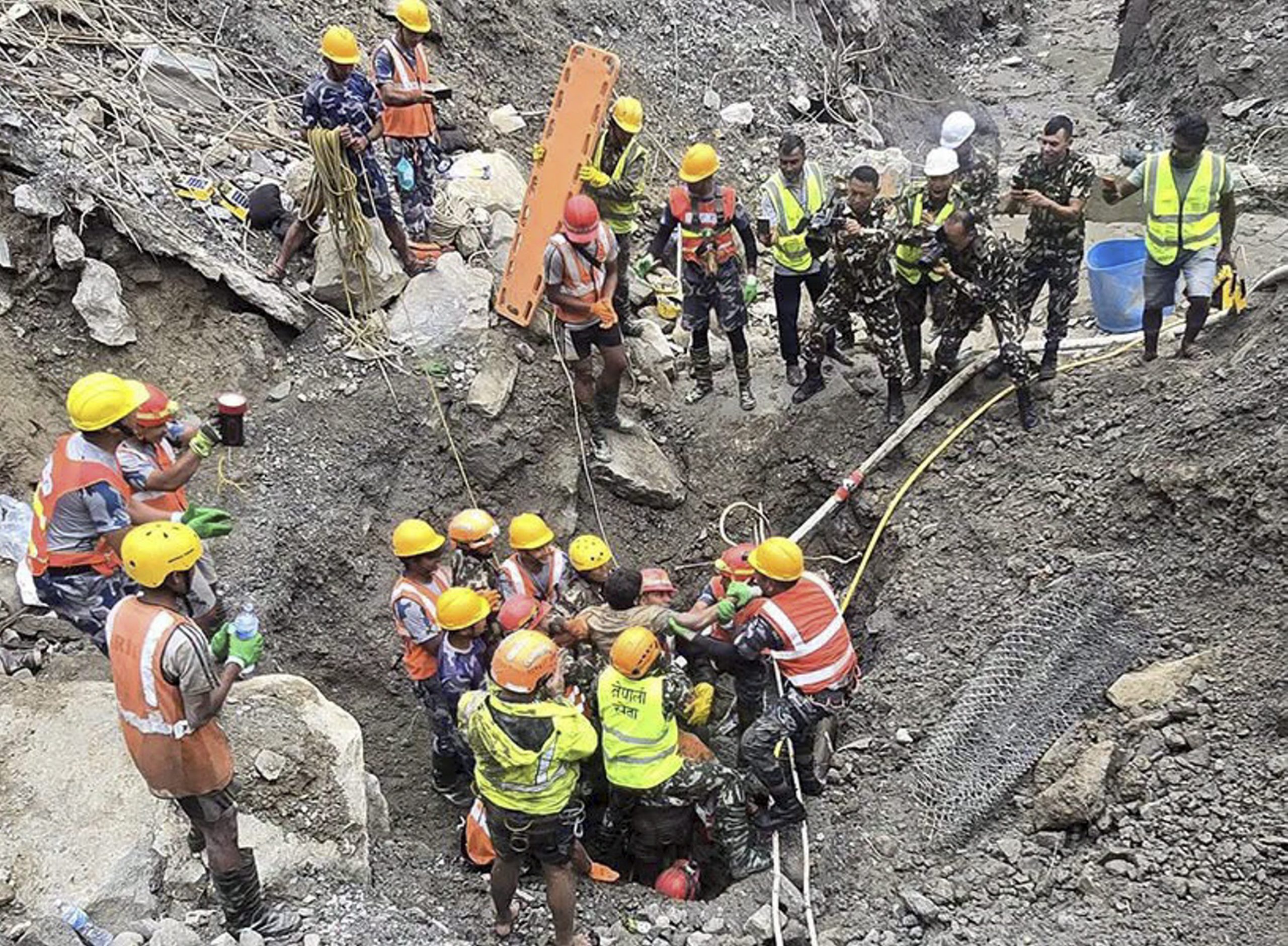 भारत ने बाढ़ प्रभावित नेपाल को 95 टन राहत सामग्री भेजी