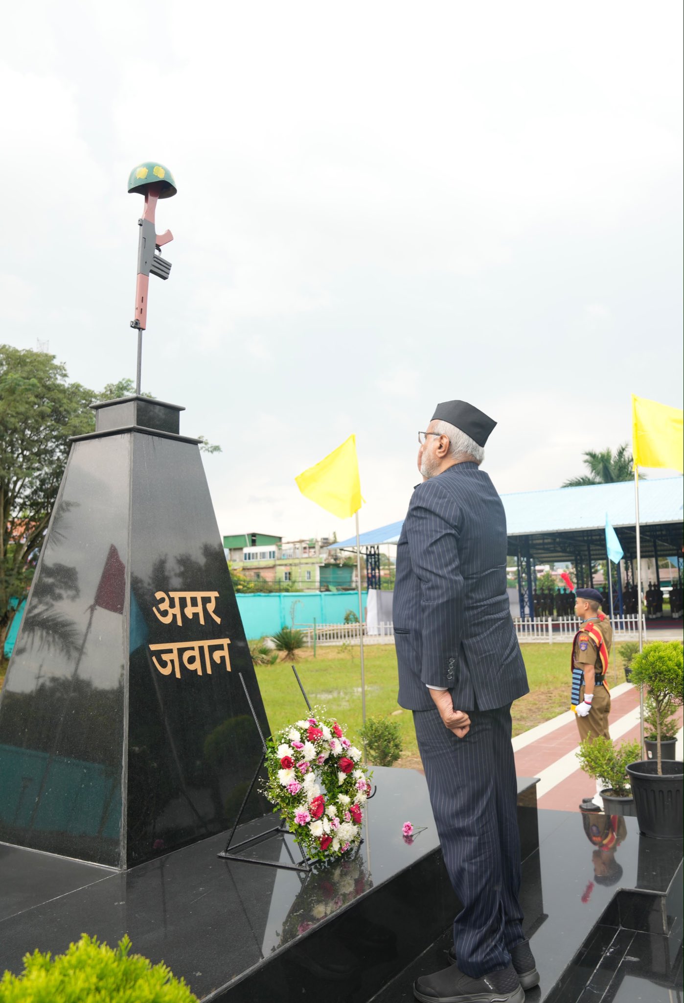 उपराष्ट्रपति सीपी राधाकृष्णन ने मणिपुर के भारतीय राष्ट्रीय सेना शहीद स्मारक पर श्रद्धांजलि अर्पित की