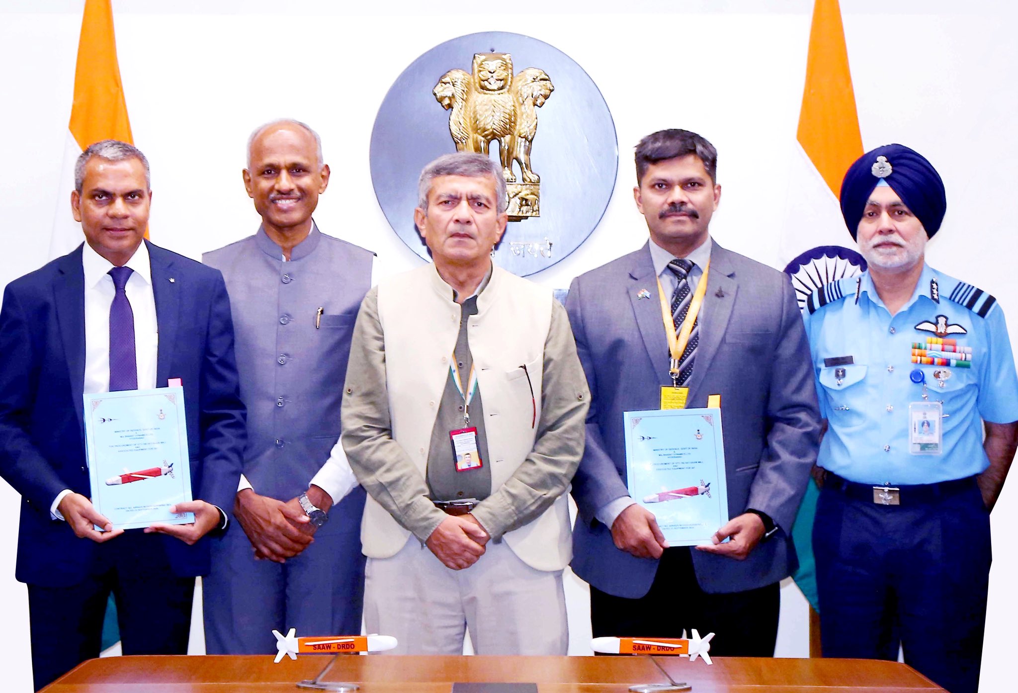 रक्षा मंत्रालय ने वायु सेना के लिए 160 सैटेलाइट स्मार्ट एंटी-एयरफील्ड वेपन की खरीद का समझौता किया