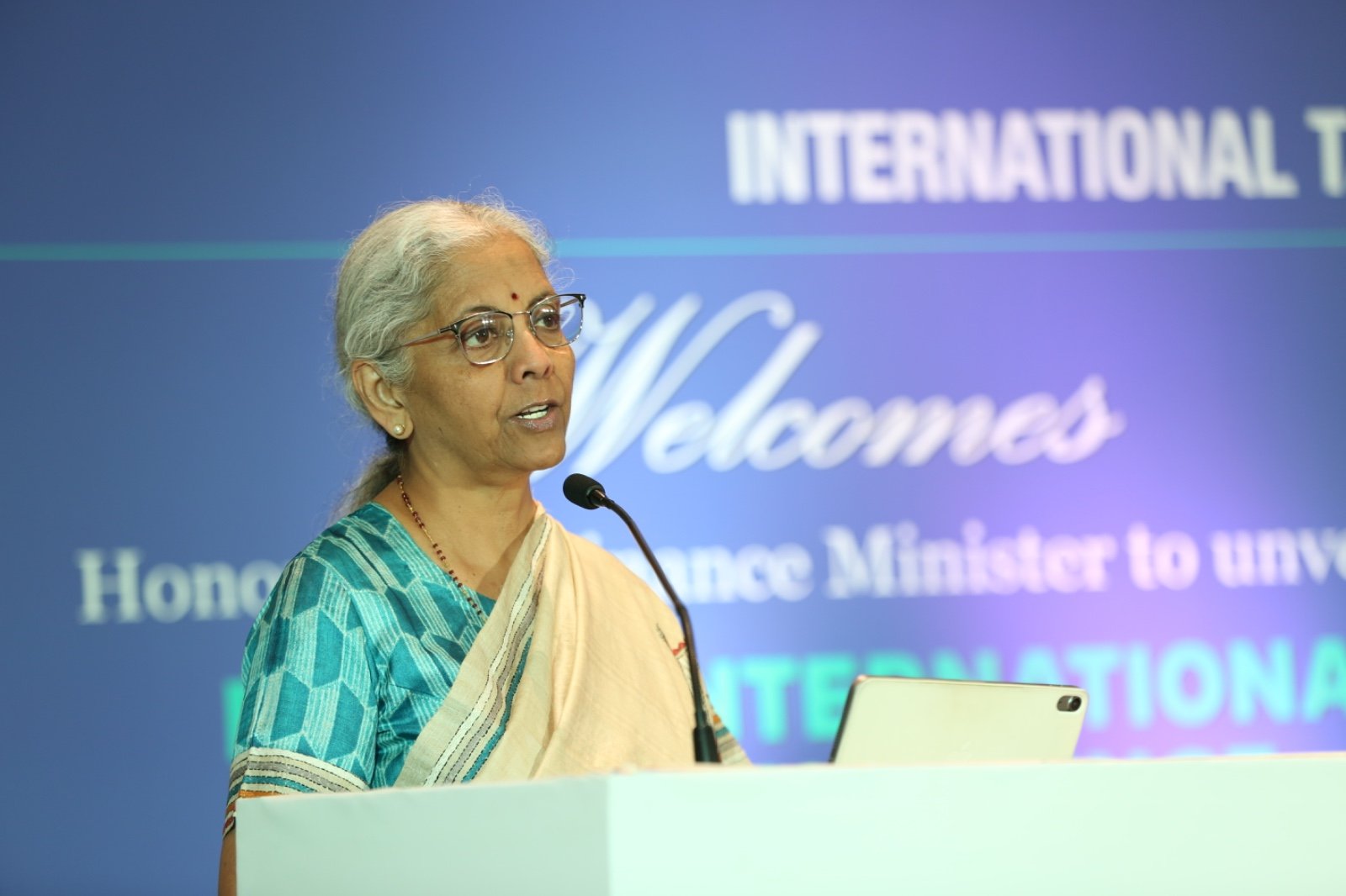 वित्त मंत्री निर्मला सीतारमण ने राष्ट्रीय हित को सर्वोपरि रखते हुए परिपक्व कर नीति पर चर्चा का आह्वान किया