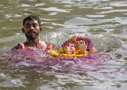 Anant Chaturdashi celebrated across Mumbai, marking culmination of 10-day Ganeshotsav Anant Chaturdashi celebrated across Mumbai, marking culmination of 10-day Ganeshotsav