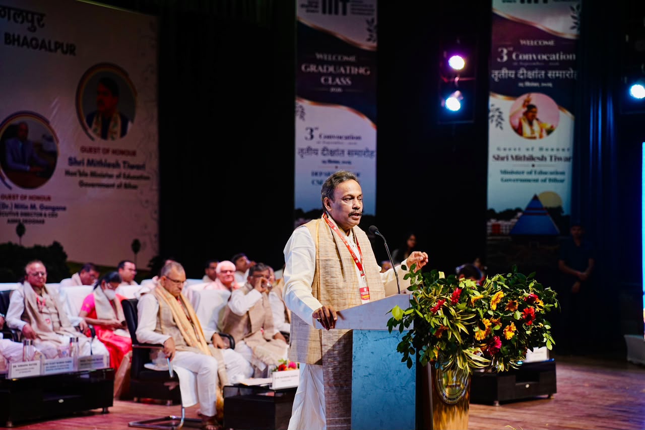 Vinod Tawde Urges Students to Use Knowledge and Skills for Nation’s Development