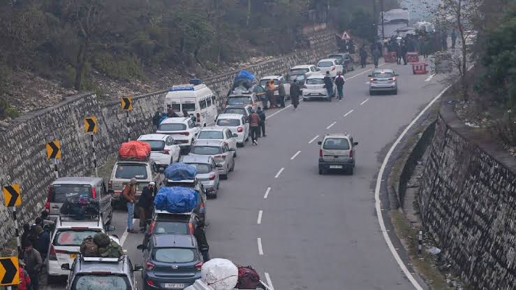J&K sets 25-year operational limit for commercial, passenger vehicles to curb pollution and strengthen road safety