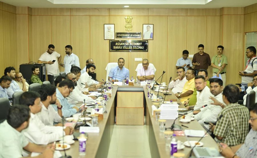 শিলচৰৰ অসম সচিবালয়ত মন্ত্ৰী কৃষ্ণেন্দু পালৰ বৈঠক