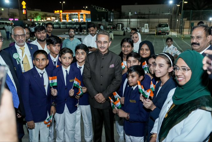 MoS Kirti Vardhan Singh interacts with Indian community in Saudi Arabia