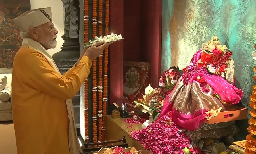 Vice President C.P. Radhakrishnan & PM Modi attend Ganesh Chaturthi celebration at Union Minister Piyush Goyal’s residence