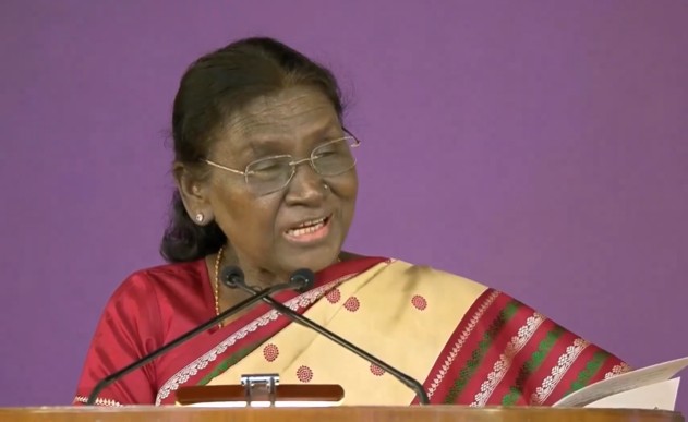 বডোডৰাত আজি মহাৰাজ ছায়াজী ৰাও বিশ্ববিদ্যালয়ৰ ৭৫ সংখ্যক বাৰ্ষিক সমাৱৰ্তন সমাৰোহত ৰাষ্ট্ৰপতি শ্ৰীমতী দ্রৌপদী মুৰ্মুৰ অংশগ্ৰহণ