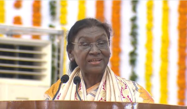 বডোডৰাৰ মহাৰাজা ছায়াজীৰাও বিশ্ববিদ্যালয়ৰ ৭৫ সংখ্যক সমাৱর্তনত ৰাষ্ট্ৰপতিৰ অংশগ্ৰহণ