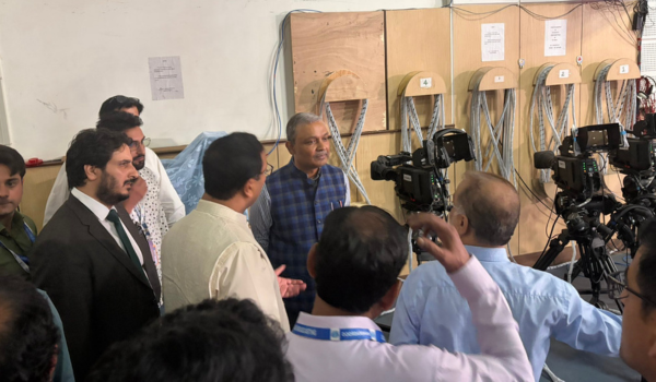 सूचना और प्रसारण मंत्रालय के सचिव ने कश्मीर में मीडिया इकाइयों के कामकाज की समीक्षा की