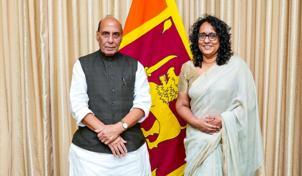 रक्षा मंत्री राजनाथ सिंह ने श्रीलंका की प्रधानमंत्री डॉ. हरिनी अमरसूर्या से मुलाकात की