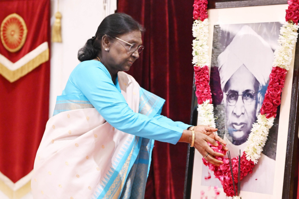 গুণগত শিক্ষাৰ জৰিয়তেহে বিকশিত ভাৰতৰ সপোন পূৰণ কৰিব পৰা যাব বুলি ৰাষ্ট্ৰপতি শ্রীমতী দ্রৌপদী মুর্মূৰ প্ৰকাশ