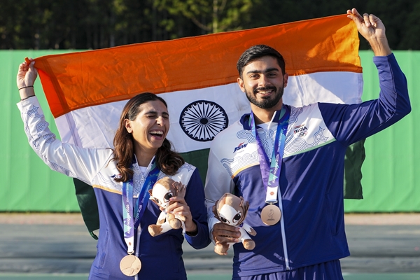 Asian Games: Anantjeet Singh Naruka, Parinaaz Dhaliwal win bronze in mixed skeet team event
