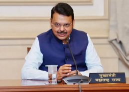 Maharashtra CM Announces Immediate Assistance for Farmers Affected by Drought-Like Situation Maharashtra CM Announces Immediate Assistance for Farmers Affected by Drought-Like Situation