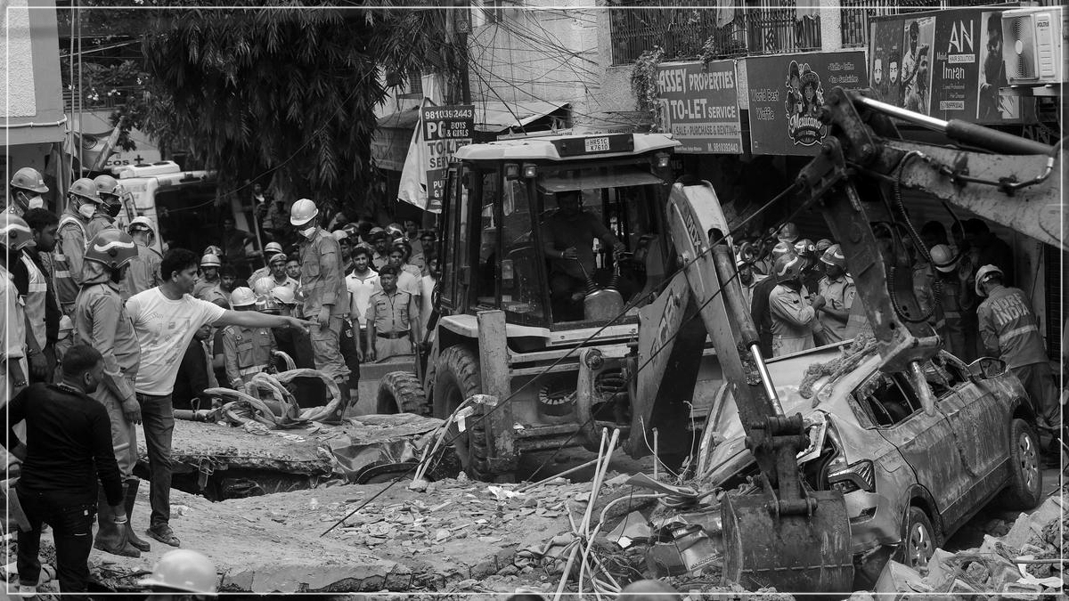 নতুন দিল্লীৰ সত্য নিকেতন এলেকাত অট্টালিকা খহি পৰা ঘটনাত মৃত্যু হোৱা লোকৰ সংখ্যা ৬ লৈ বৃদ্ধি