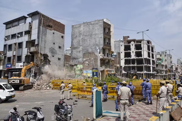 MCD intensifies demolition  of dangerous and unauthorised buildings to prevent untoward incidents 