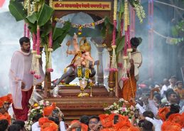 Maharashtra: Ganeshotsav celebrations reach peak point in Pune amid large turnout of devotees Maharashtra: Ganeshotsav celebrations reach peak point in Pune amid large turnout of devotees