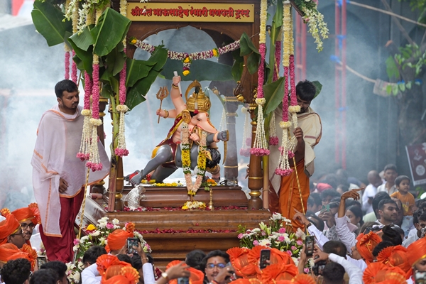 Maharashtra: Ganeshotsav celebrations reach peak point in Pune amid large turnout of devotees