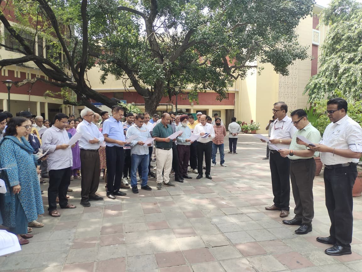 Akashvani NSD officers, staff take Swachhata pledge under Swachhata Hi Seva campaign