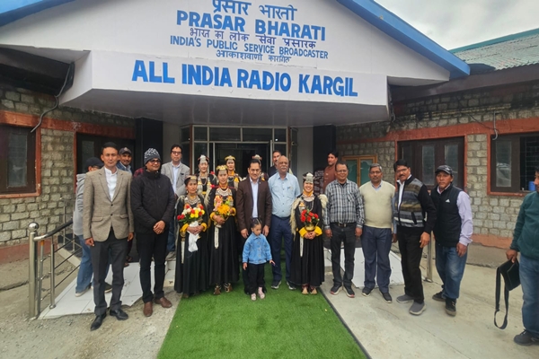 Ladakh: Akashvani DG Rajeev Kumar Jain reviews functioning of Akashvani Kargil