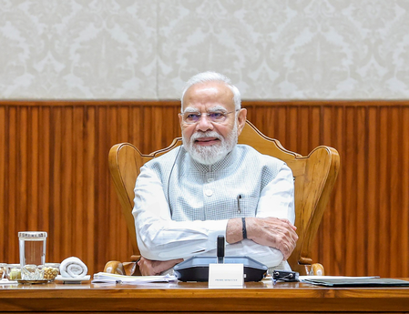 PM Modi Shares Articles by Amitabh Kant, Hasmukh Adhia on India’s Transformation
