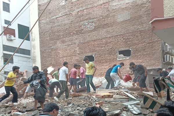 Delhi: Building Collapses in Moti Bagh; Rescue Operation Underway