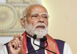 Prime Minister Modi takes stock of the situation of flood in Varanasi Prime Minister Modi takes stock of the situation of flood in Varanasi