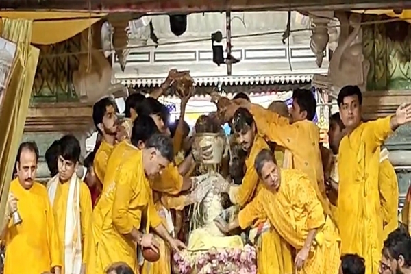 Devotees Throng Temples Across North India to Mark Radha Ashtami