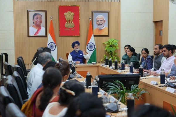 Delhi LG Sandhu chairs meeting with DU women’s college principals over student safety measures