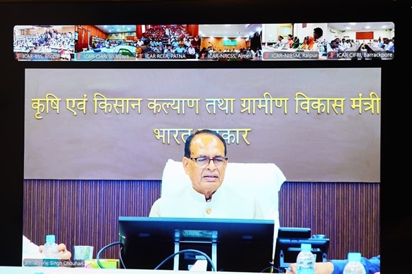 Shivraj Singh Chouhan Interacts with Farmers at Krishi Vigyan Kendras in New Delhi