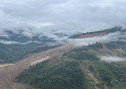 West Bengal: Kalimpong Administration Issues High Alert After Landslide Blocks Teesta River West Bengal: Kalimpong Administration Issues High Alert After Landslide Blocks Teesta River