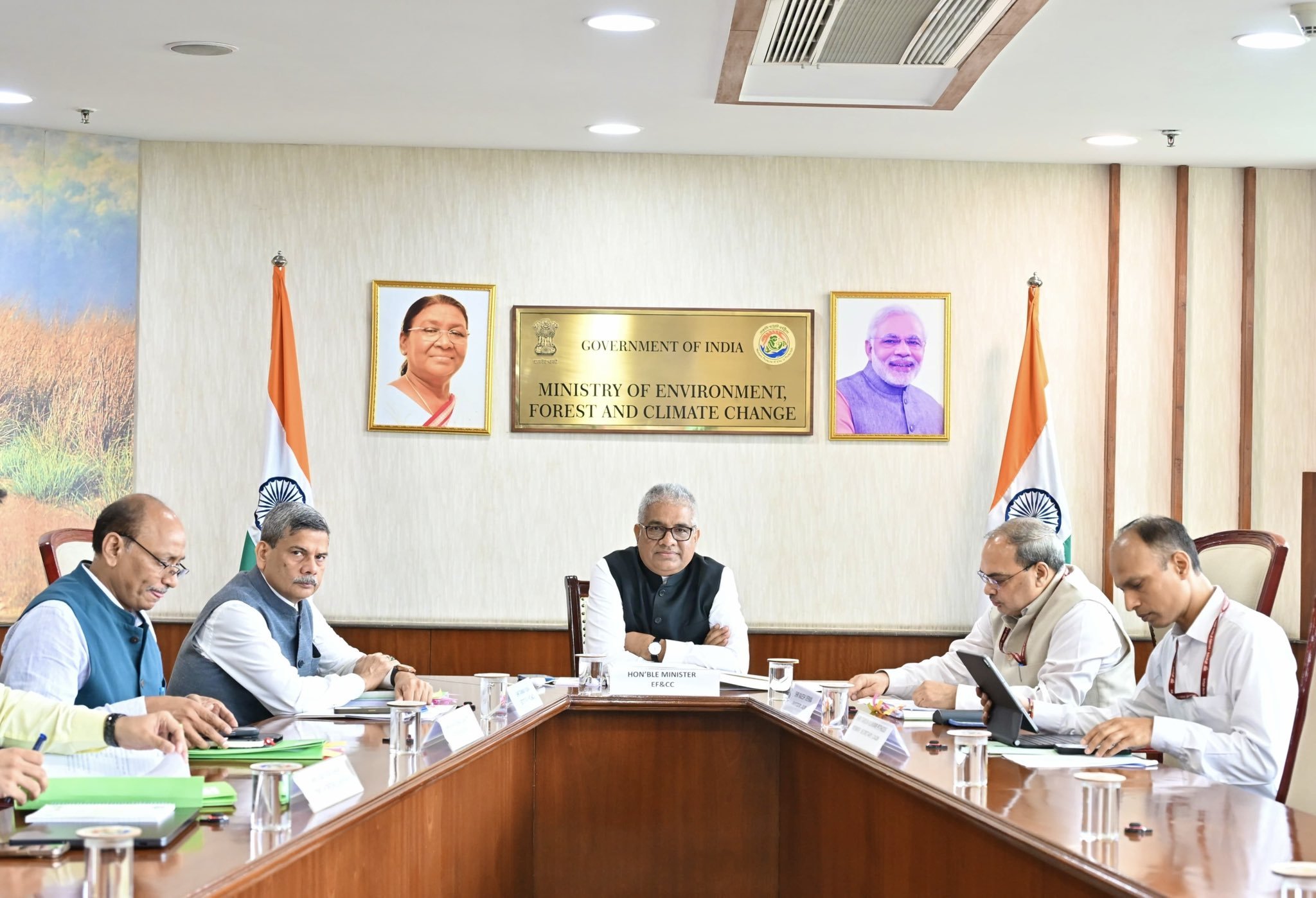 पर्यावरण मंत्री भूपेंद्र यादव ने वायु प्रदूषण के प्रबंधन और नियंत्रण से जुड़ी बैठक की अध्यक्षता की