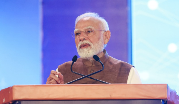 प्रधानमंत्री मोदी गुजरात दौरे पर, बनासकांठा में लोगों ने किया भव्य स्वागत