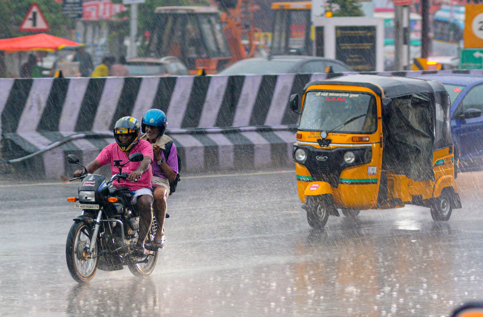 तमिलनाडु, पुद्दुचेरी और कराईक्‍काल में अगले तीन दिन तक मूसलाधार बारिश की संभावना